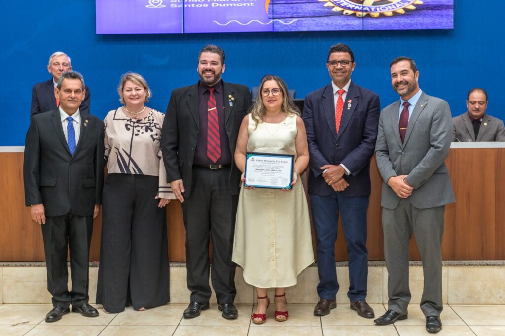 Rotarianos são homenageados em solenidade