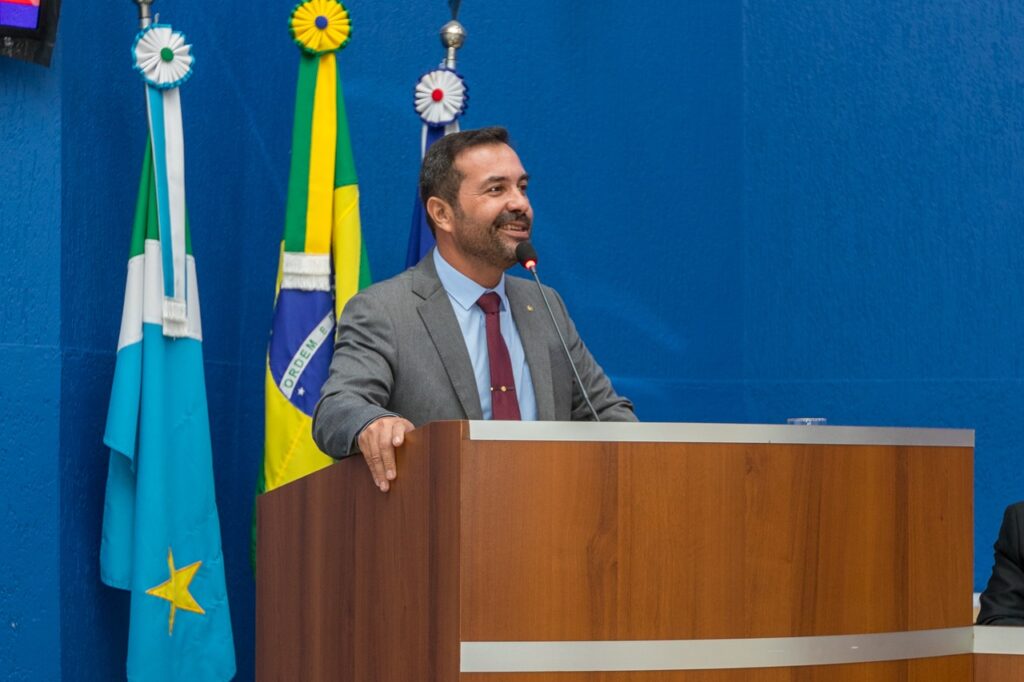 Rotarianos são homenageados em solenidade