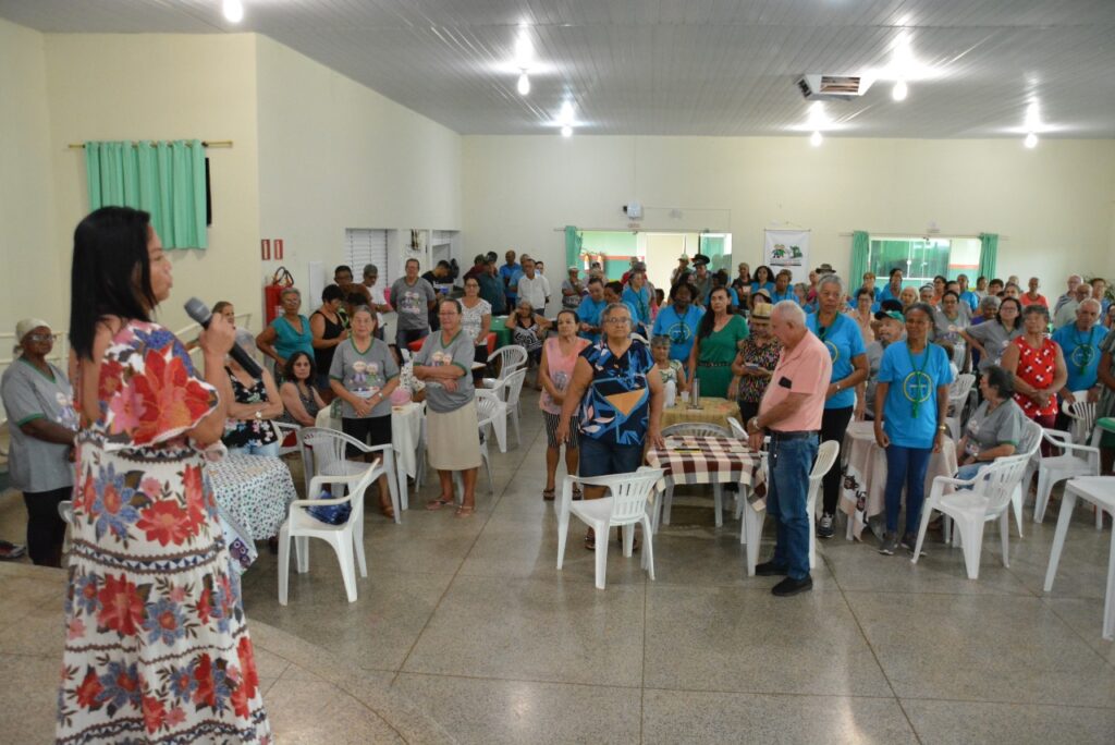 Idosos participantes do Serviço de Convivência da Melhor Idade celebram Dia Internacional da Mulher em Bataguassu