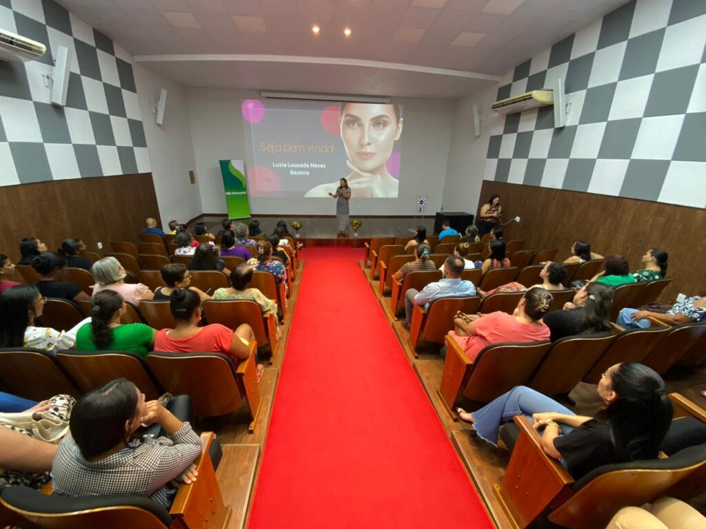 Akira defende empreendedorismo feminino durante Encontro de Mulheres de Negócios realizado em Bataguassu 