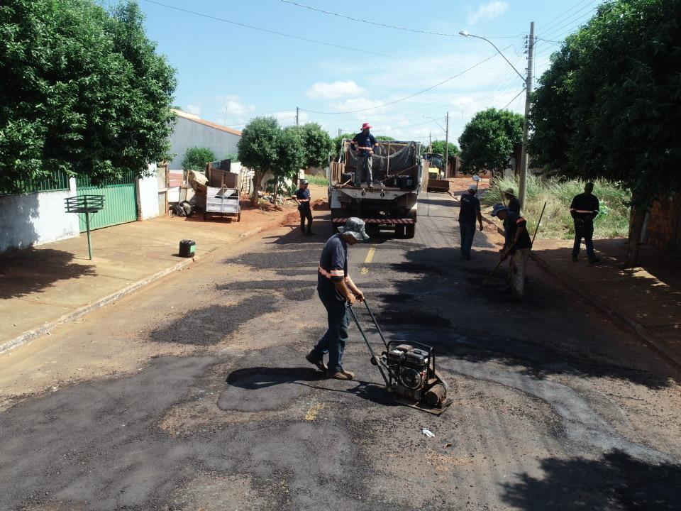 Prefeito Akira acompanha de perto início do recapeamento do Jardim Campo Grande que beneficiará mais de 5 mil famílias