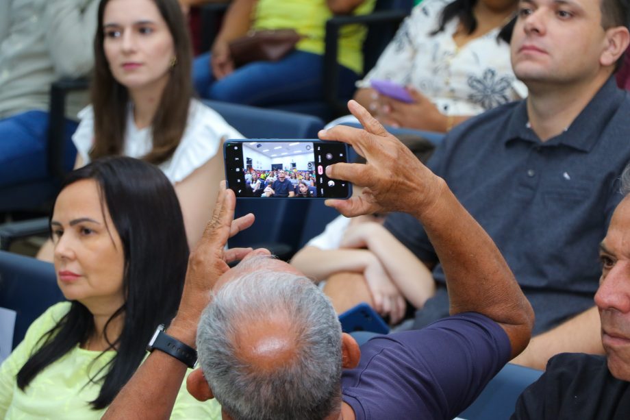 Prefeitura realiza 3ª posse de 2024, os 68 novos servidores vão atuar na SMS, SEMEC, SMAS, SEFIRC e Gabinete