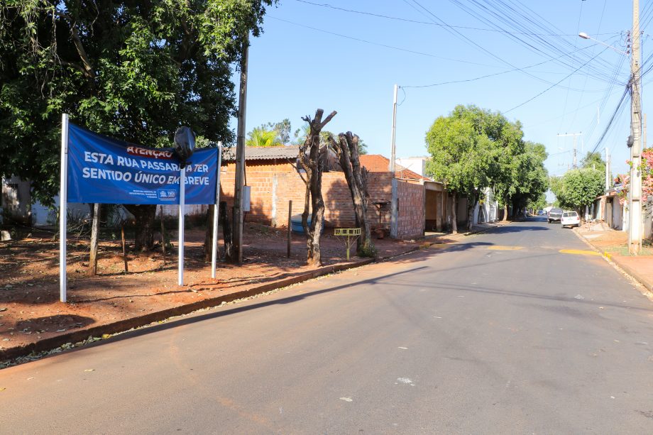 SEINTRA realiza mudanças em ruas do bairro Jardim Paranapunga