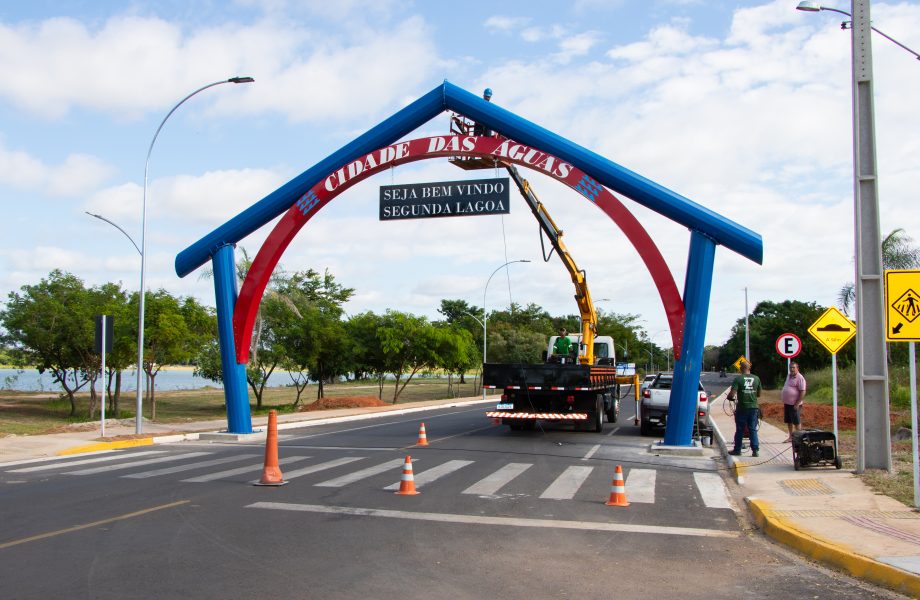 Segunda Lagoa ganha portal artesanal na Avenida dos Oleiros