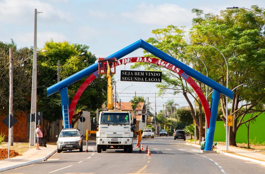 Segunda Lagoa ganha portal artesanal na Avenida dos Oleiros