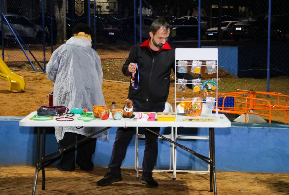 VIDA NA PRAÇA – Projeto esquentou o sábado na praça do Bairro JK