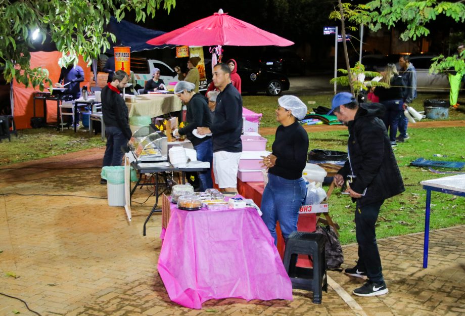 VIDA NA PRAÇA – Projeto esquentou o sábado na praça do Bairro JK