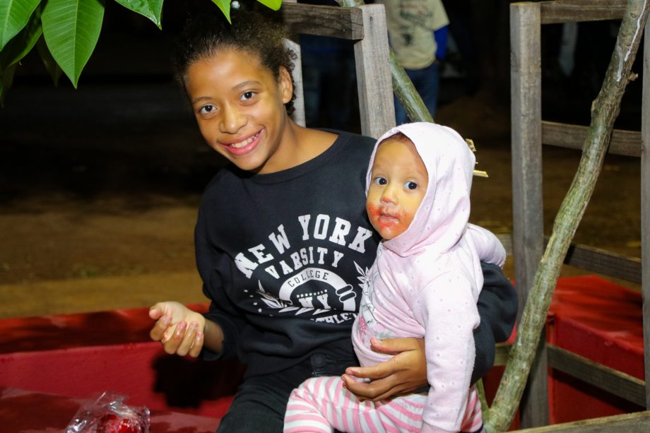 VIDA NA PRAÇA – Projeto esquentou o sábado na praça do Bairro JK