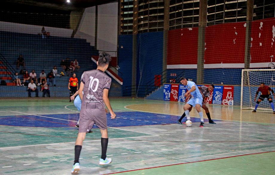 Chuva de gols marcou a abertura do Campeonato Municipal de Futsal Masculino Série A e B
