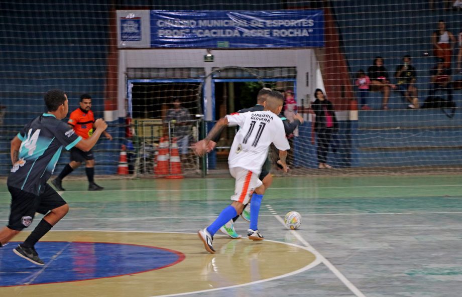 Chuva de gols marcou a abertura do Campeonato Municipal de Futsal Masculino Série A e B