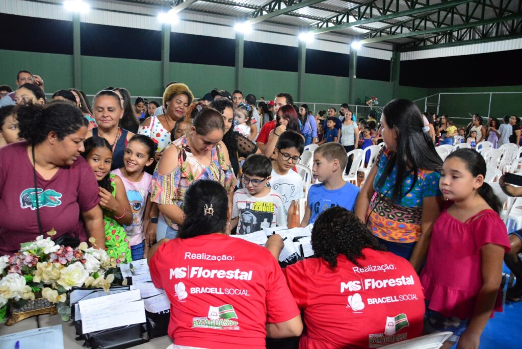 Com Projeto Visão no Futuro, MS Florestal e Prefeitura entregam 180 óculos de grau para estudantes locais em Bataguassu