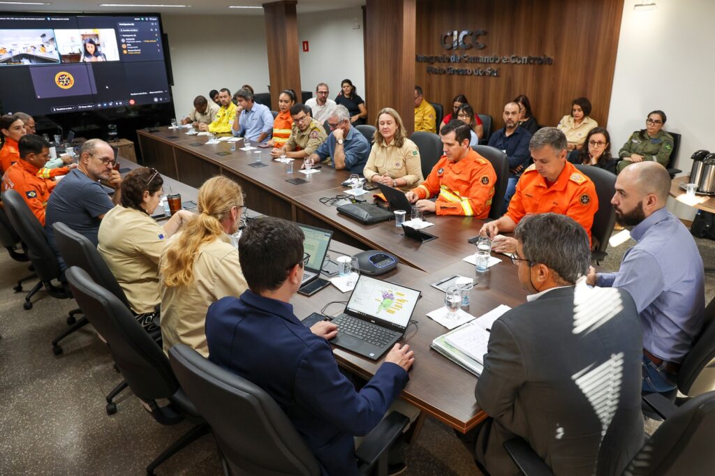 Autoridades nacionais e estaduais de meio ambiente debatem ações de combate aos incêndios no Pantanal