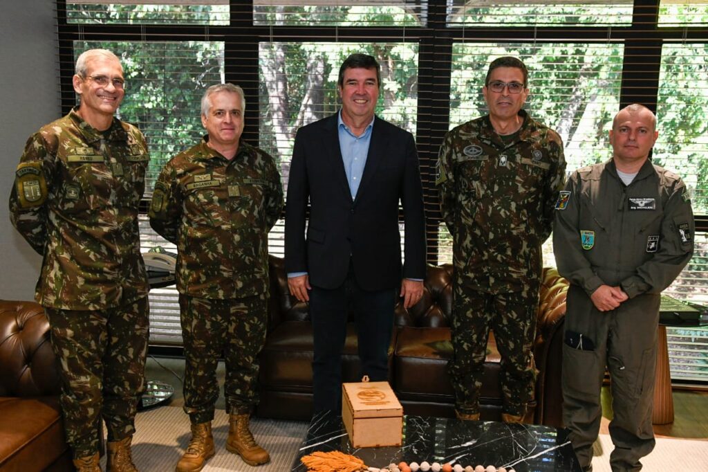 Em visita ao Governo de MS, Comando Conjunto das Forças Armadas reintera apoio à Operação Pantanal