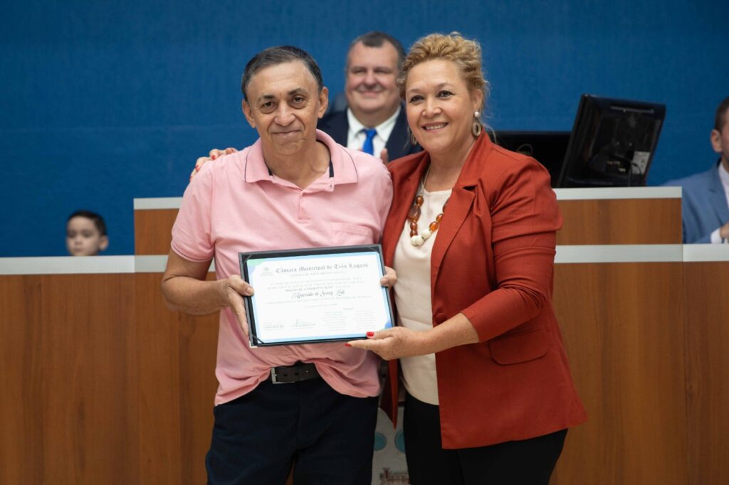 Títulos, Diplomas e Moções são entregues em sessão solene