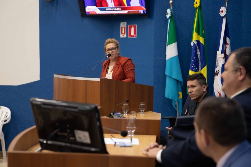 Títulos, Diplomas e Moções são entregues em sessão solene