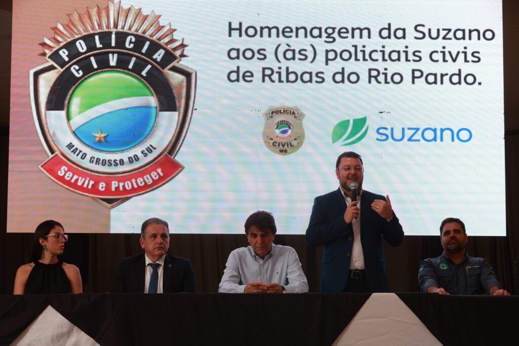 Polícia Civil recebe homenagem de indústria de eucaliptos em Ribas do Rio Pardo