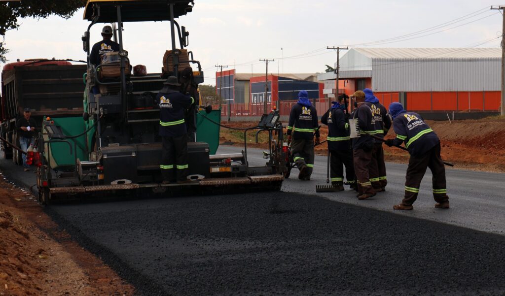 Moreninhas: obra do Governo de MS, recapeamento da avenida Gury Marques entra na fase final