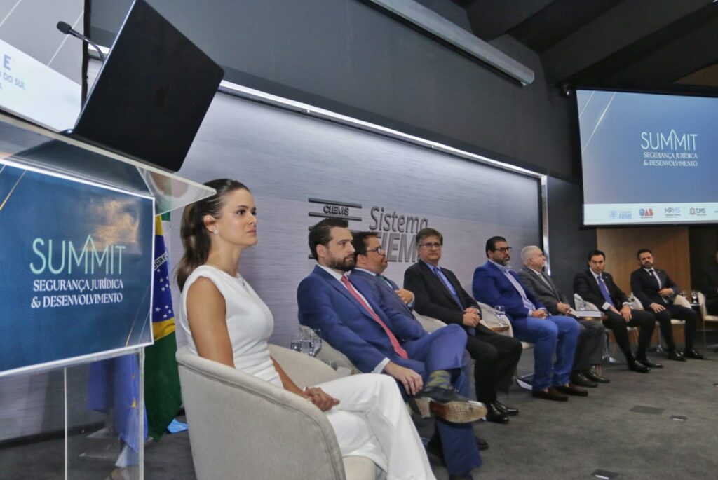 Em evento com PGR, Fiems reforça necessidade de ambiente jurídico favorável aos negócios