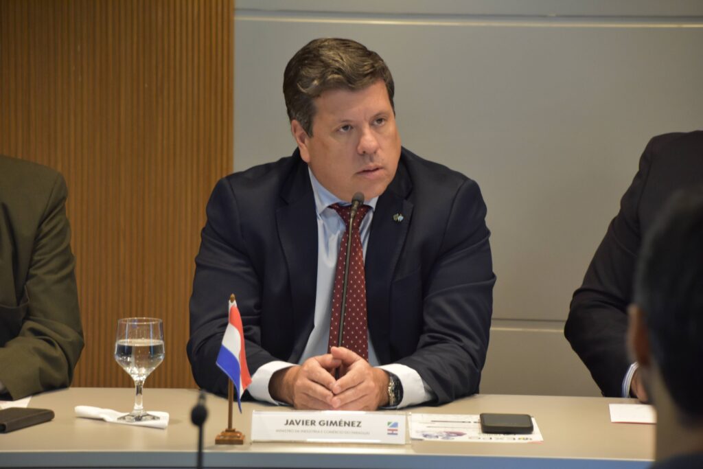 Na Fiems, ministro do Paraguai apresenta oportunidades comerciais para empresários de MS