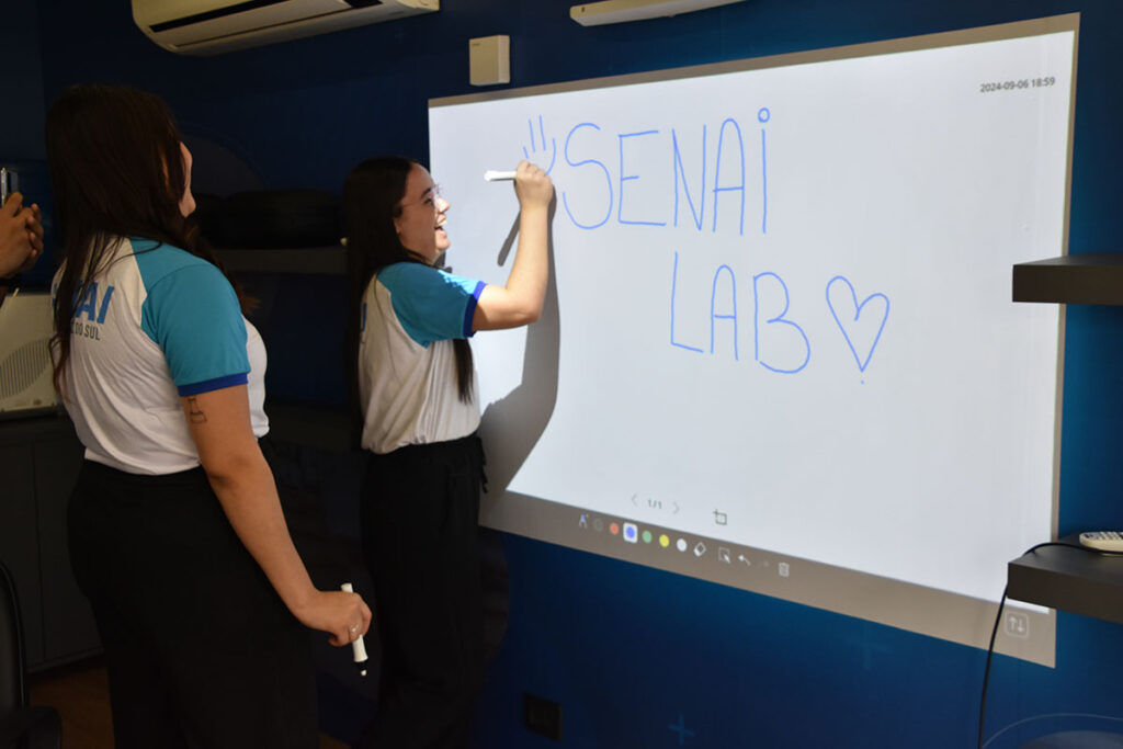 Com robô, realidade virtual e internet das coisas, Senai Lab estreia contêiner automatizado para alunos