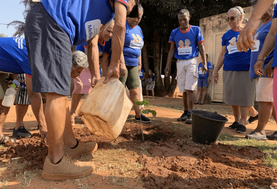 SMAS e SEMEA promove ação alusiva aos 21 anos do Estatuto da Pessoa Idosa