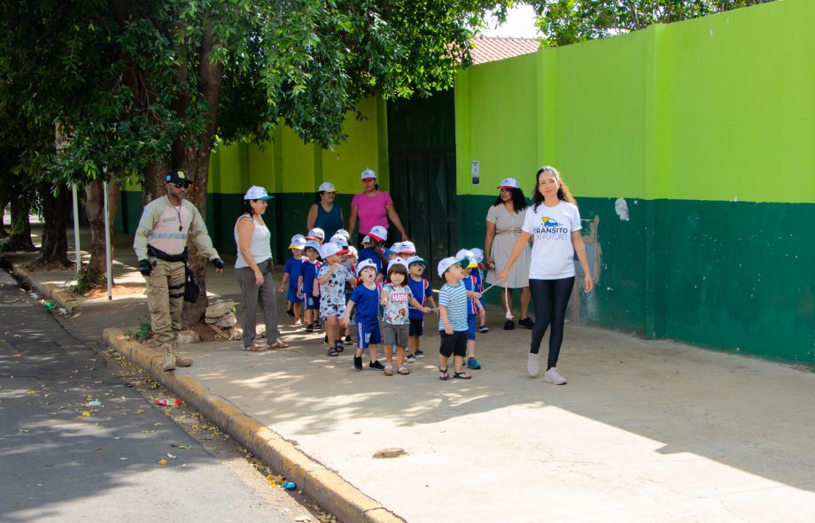 Deptran leva educação em segurança no trânsito para escolas e empresas de Três Lagoas