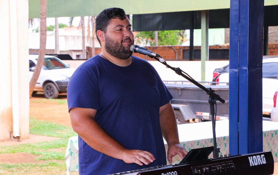 Idosos comemoram inauguração da nova piscina aquecida do Tia Nega