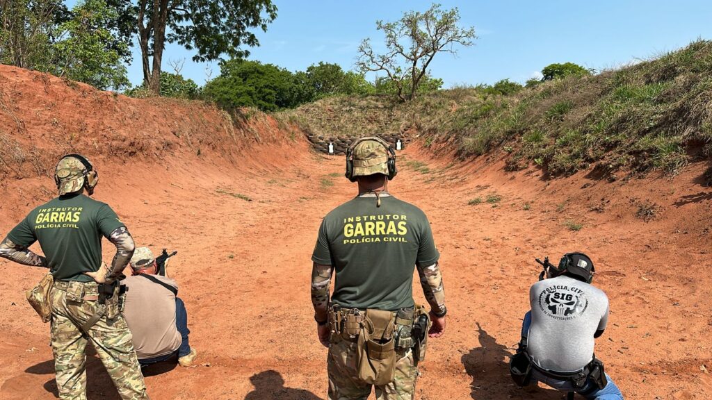 Polícia Civil ministra curso de habilitação em fuzil para agentes de unidades operacionais