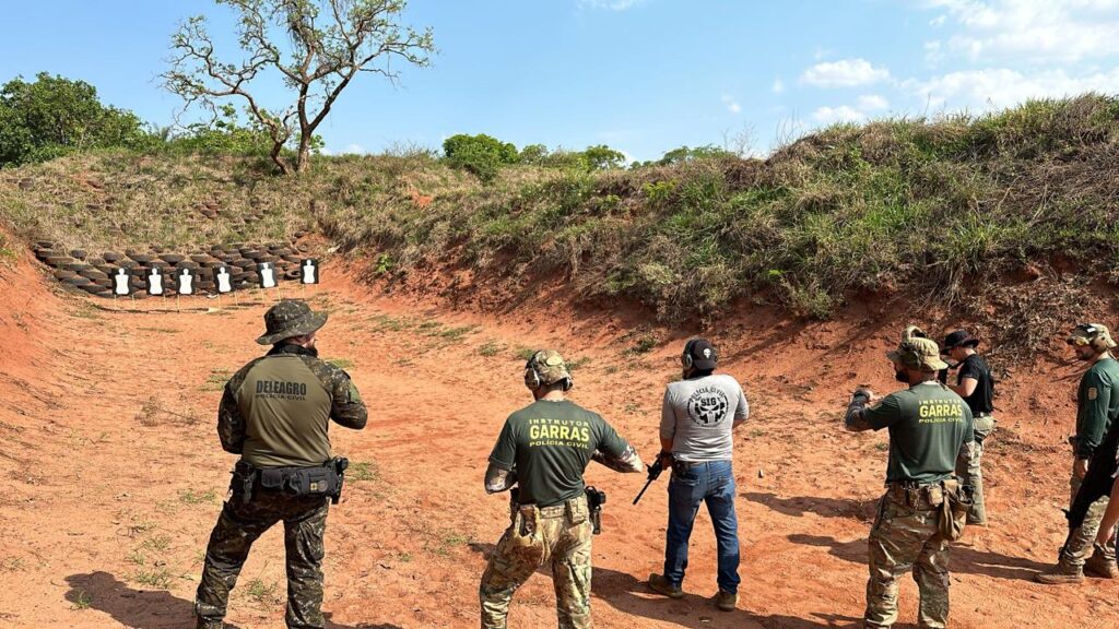 Polícia Civil ministra curso de habilitação em fuzil para agentes de unidades operacionais