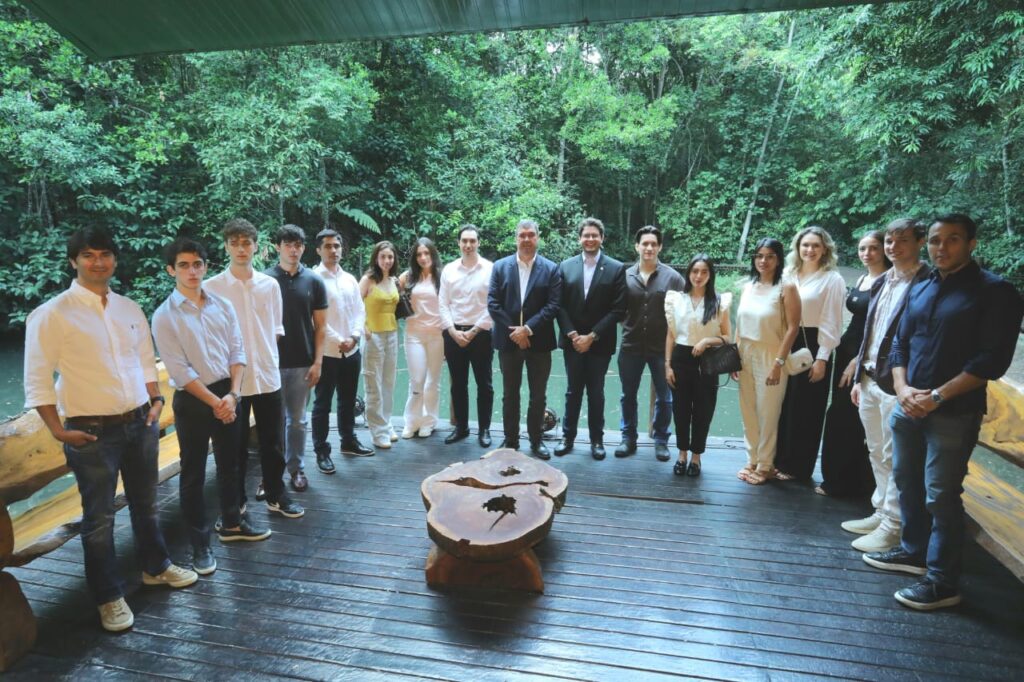 Fiems Jovem realiza encontro com governador Eduardo Riedel