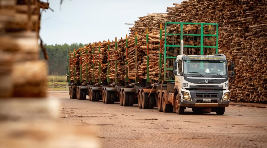 Volvo e Suzano inauguram 'Era de caminhões' hexatrens com capacidade de 250 toneladas