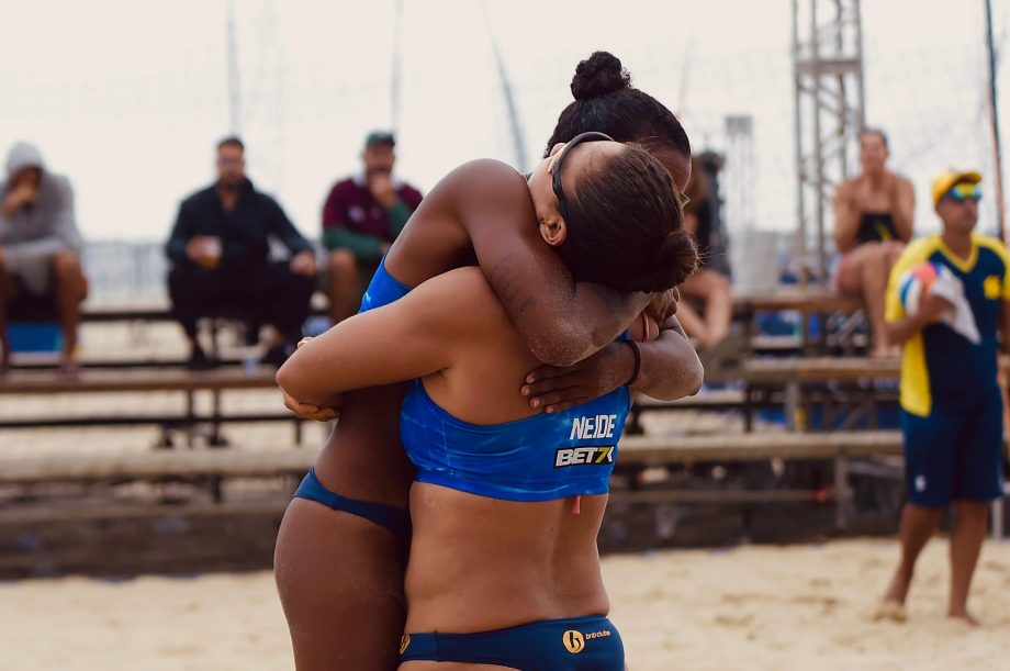 Aninha conquista 10º etapa do Aberto do Circuito Brasileiro de vôlei de praia, no Rio de Janeiro