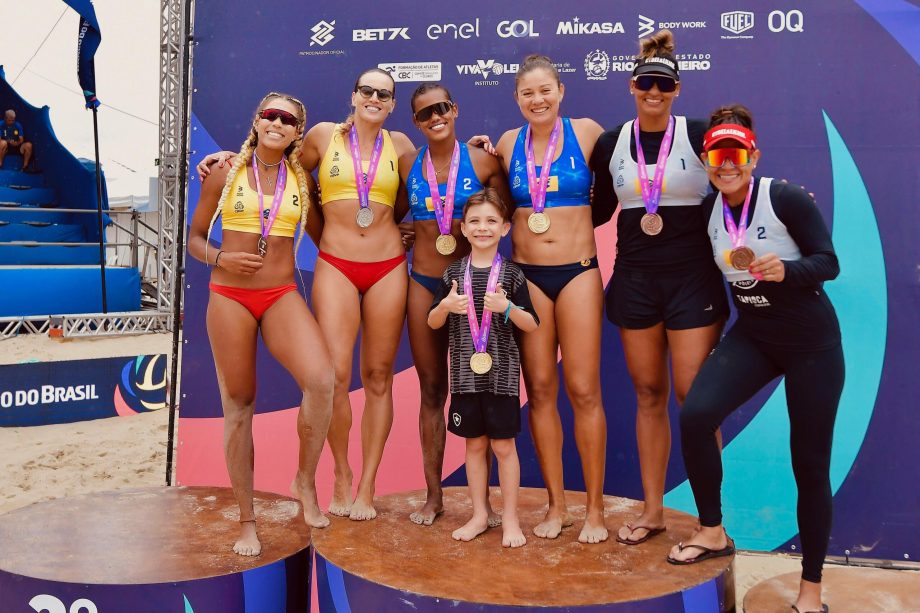 Aninha conquista 10º etapa do Aberto do Circuito Brasileiro de vôlei de praia, no Rio de Janeiro