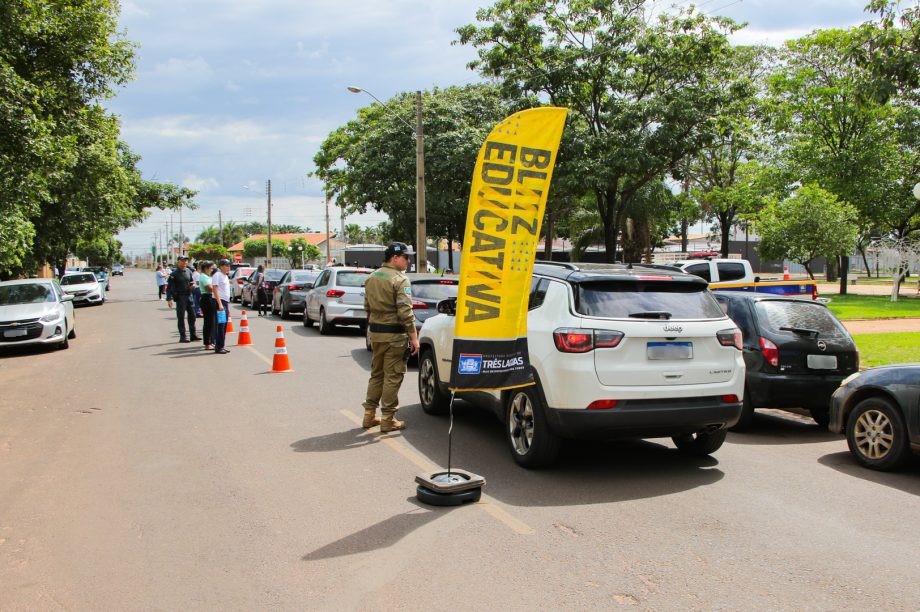 SMAS realiza blitz em alusão a campanha “Esmola Não, Cidadania Sim!”