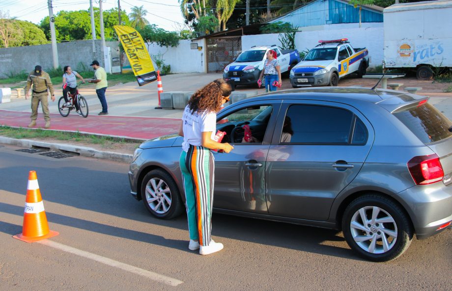 Deptran promove ação alusiva no trânsito “Acidentes não tiram férias, previna-se!”