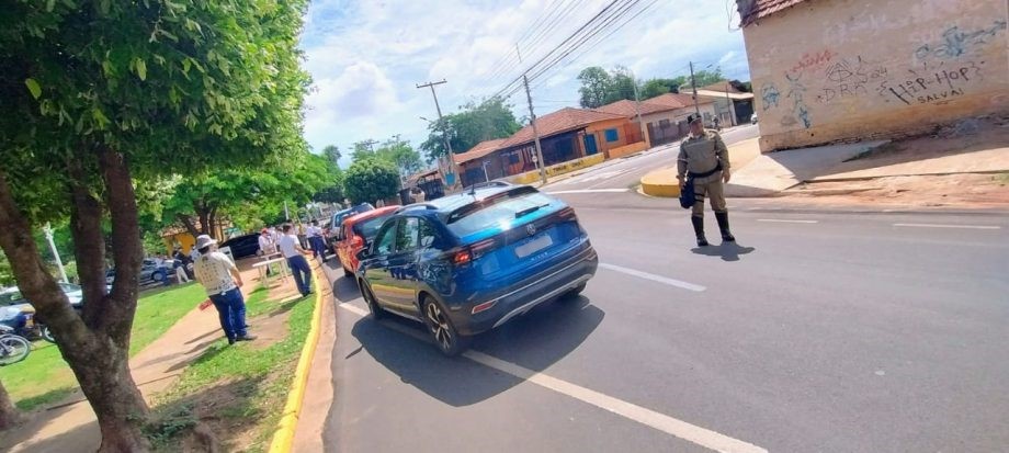 Crianças da Patrulha Mirim participam de Blitz Educativa sobre coleta seletiva