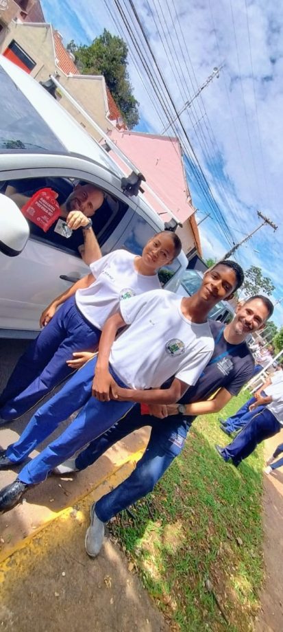 Crianças da Patrulha Mirim participam de Blitz Educativa sobre coleta seletiva