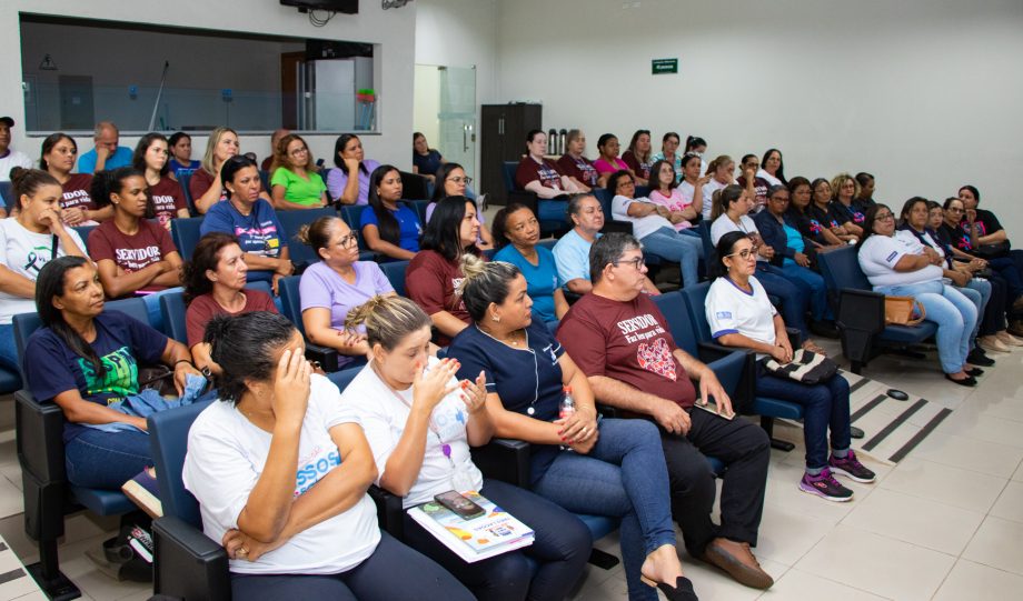 SMS capacita profissionais de saúde para dar suporte a pessoas que desejam parar de fumar