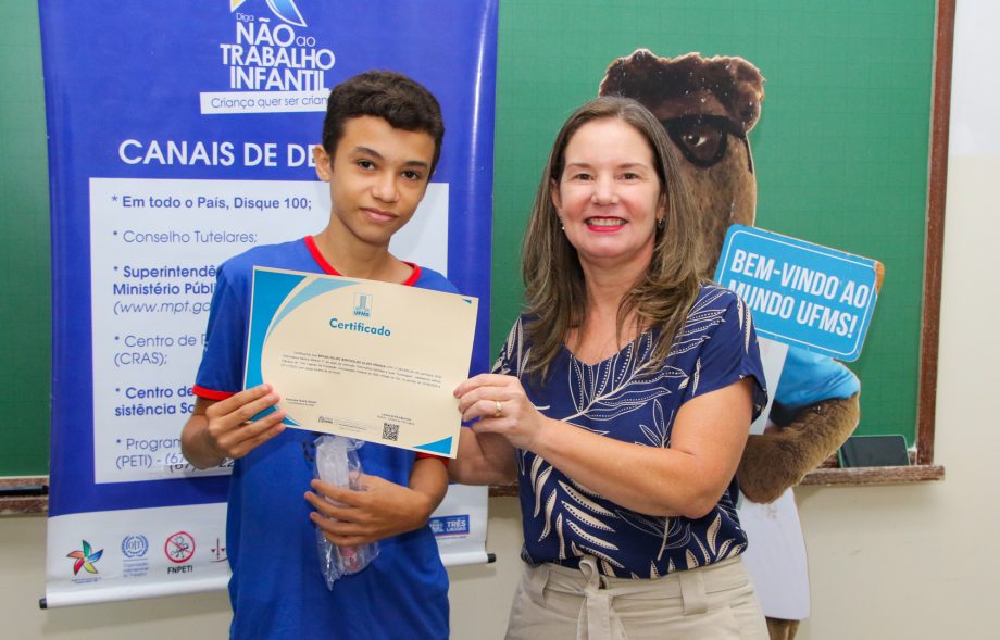 Alunos do curso gratuito de Informática Aplicada e suas Tecnologias recebem certificado de conclusão