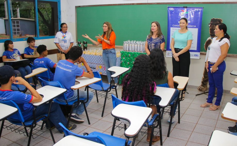 Alunos do curso gratuito de Informática Aplicada e suas Tecnologias recebem certificado de conclusão