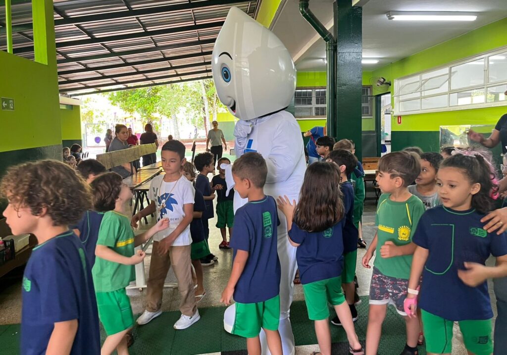 Com Zé Gotinha, secretarias de Saúde e de Educação fortalecem cobertura vacinal nas escolas