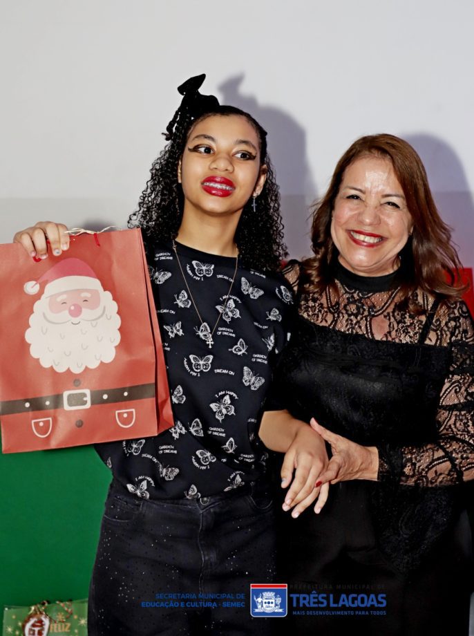 Exposição “Natal em Cores” abre a programação natalina da SEMEC; confira as imagens