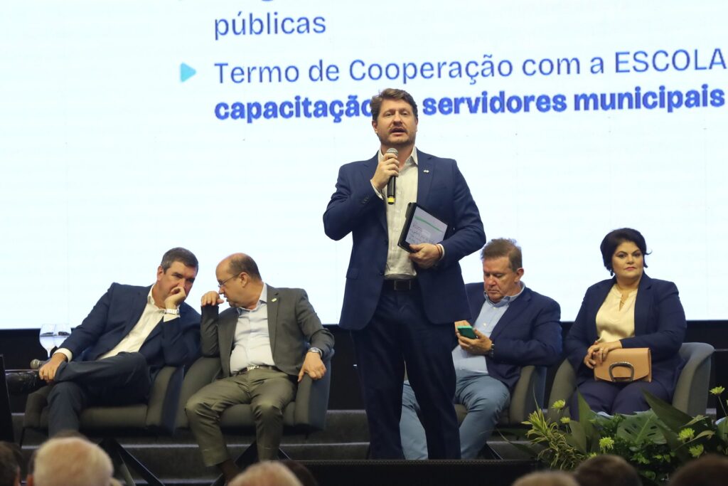 Governo de MS apresenta aos prefeitos eleitos as prioridades e projetos de cada secretaria