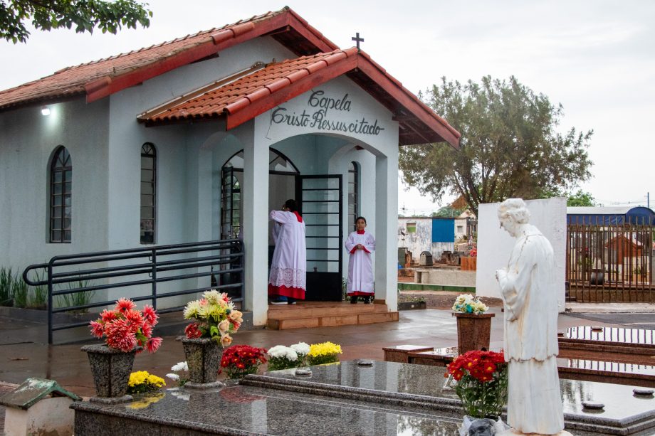 Cerca de 15 mil pessoas visitaram o Cemitério Municipal no Dia de Finados