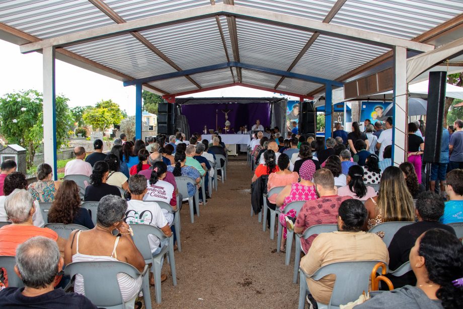 Cerca de 15 mil pessoas visitaram o Cemitério Municipal no Dia de Finados