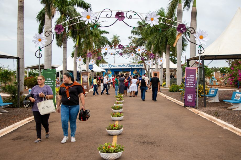 Cerca de 15 mil pessoas visitaram o Cemitério Municipal no Dia de Finados