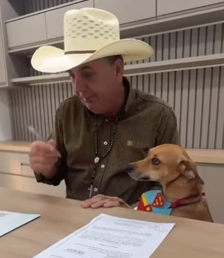 Senador, Prefeito e até campeão paraolímpico: ninguém vence o 'Perigoso' o cão mascote de Três Lagoas na corrida