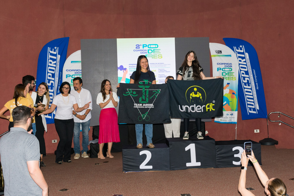 Cerimônia de entrega de troféus da 2ª Corrida dos Poderes premia vencedores e celebra união pelo esporte