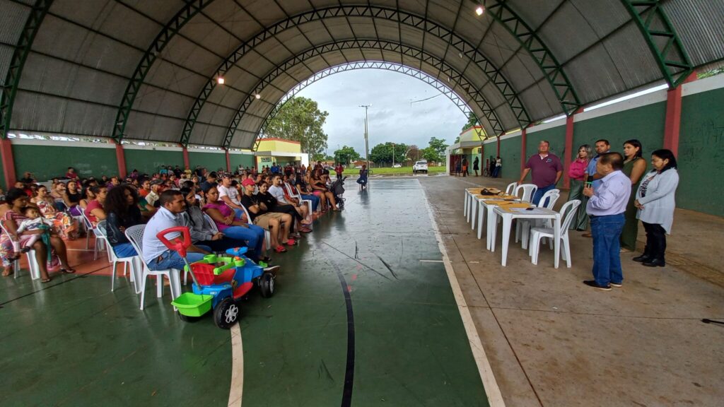 Prefeitura entrega termos de doação para beneficiados do Loteamento Nova Porto XV