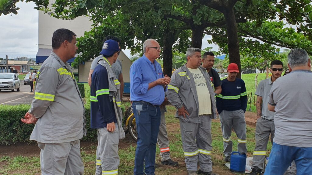 Sem negociação, trabalhadores da IBL entram para o terceiro dia de braços cruzados em frente da Usina CTG